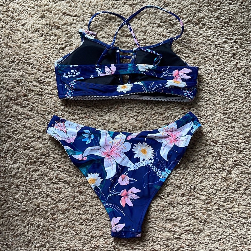 Bikini Set - Picture 2 of 2